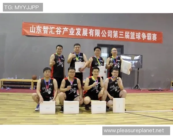 重庆篮球队在邀请赛中的团队配合表现分析与点评